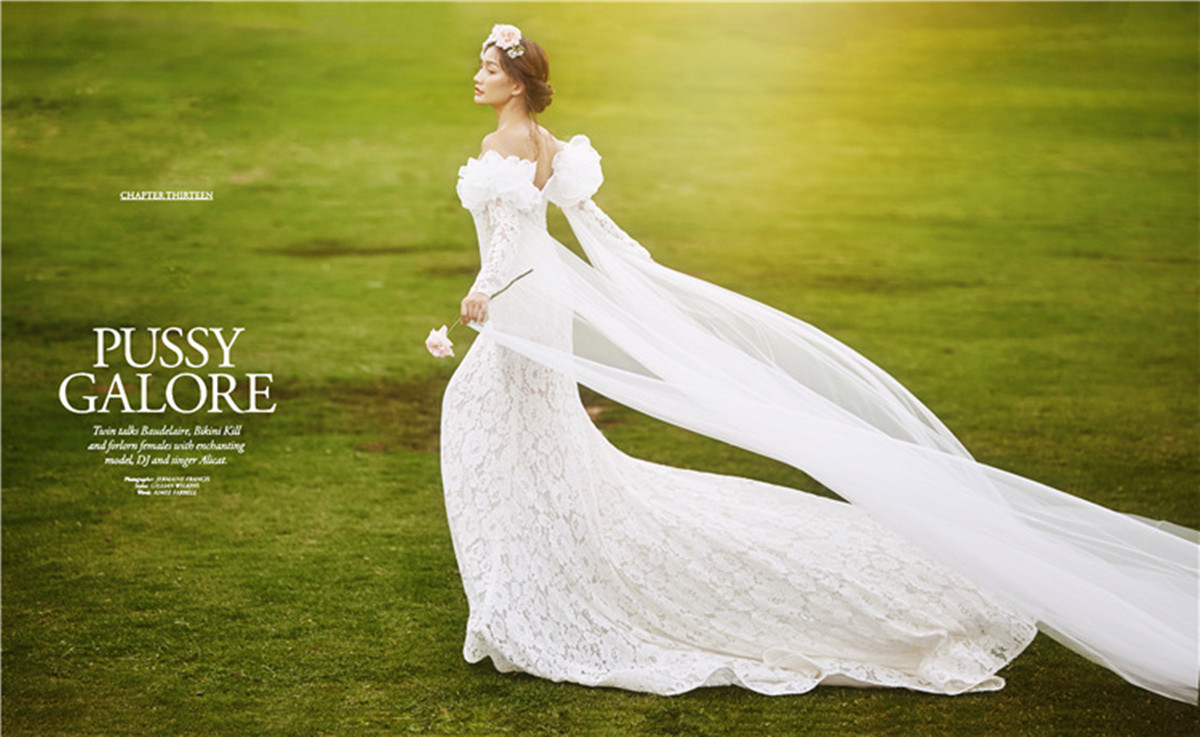 Fashion A Line Wedding Dresses Off-shouder Long-sleeves Custom made Appliqued Lace Princess Bridal Gowns Glitter Sweep Train Robes De Mariée
