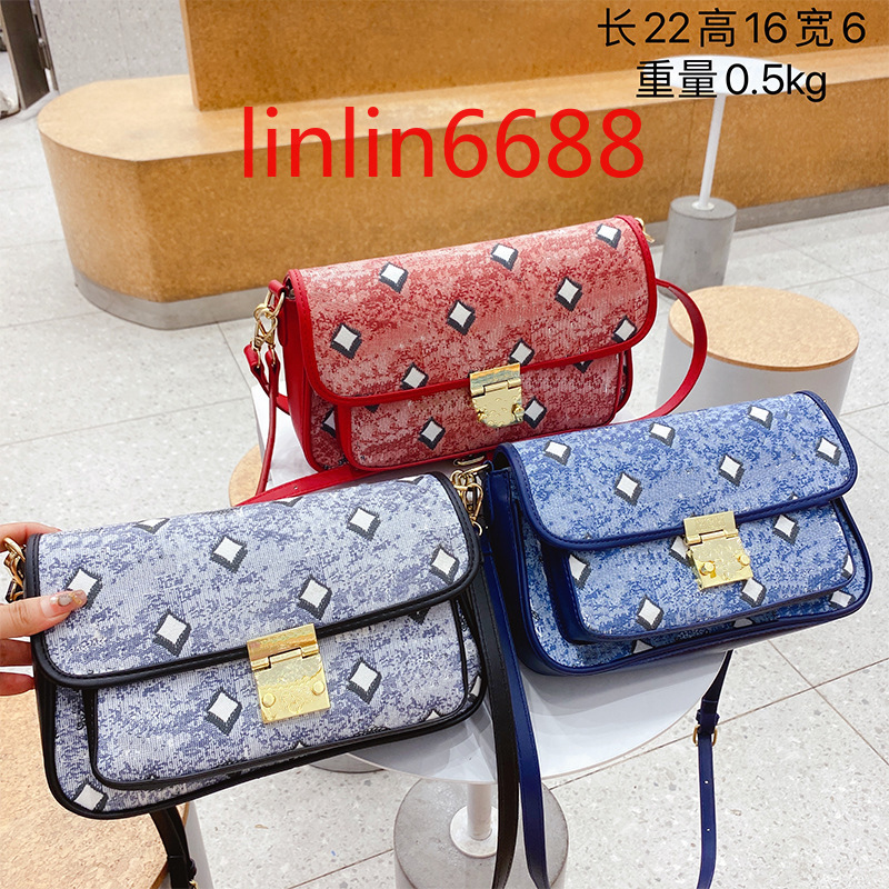 Famous brand Fashion bag female with Letter new trendy Korean printing one-shoulder underarm bags #5205 autumn & winter texture messenger small square Cross body, Size:22×6×16(cm)
Famous brand Fashion bag female with Letter new trendy Korean printing one-shoulder underarm bags #5205 autumn & winter texture messenger small square Cross body, Size:22×6×16(cm)