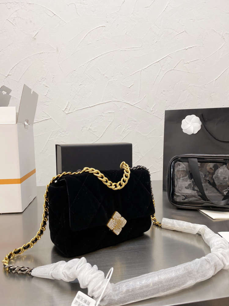 2021 C Handbag Shoulder Bag Black Velvet Fabric Classic Fashion All-match Elegant Style Designer Bag High-end Brand Temperament, Make up the freight link;don
2021 C Handbag Shoulder Bag Black Velvet Fabric Classic Fashion All-match Elegant Style Designer Bag High-end Brand Temperament, Make up the freight link;don
