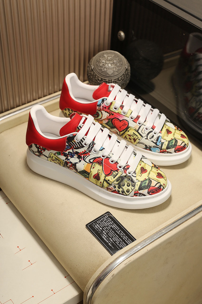 designer lover Flat Casual shoes leather platform sneaker Letters lace-up luxury womens shoes fashion new men Printed shoes Large size:35-44, Other fees
designer lover Flat Casual shoes leather platform sneaker Letters lace-up luxury womens shoes fashion new men Printed shoes Large size:35-44, Other fees