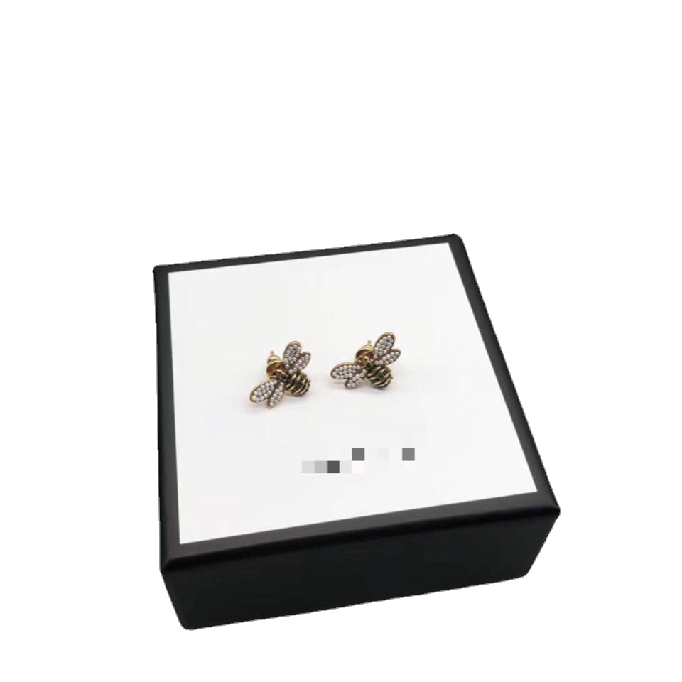 Luxury stud 2021 new tide pearl bee G letters retro earrings female niche temperament, Golden;silver
Luxury stud 2021 new tide pearl bee G letters retro earrings female niche temperament, Golden;silver