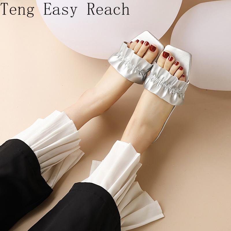 New 2021 Ladies Summer Outside Modern Slippers for Women Flats Synthetic Leather Golden Ruffle Square Toe Fashion Slippers
New 2021 Ladies Summer Outside Modern Slippers for Women Flats Synthetic Leather Golden Ruffle Square Toe Fashion Slippers