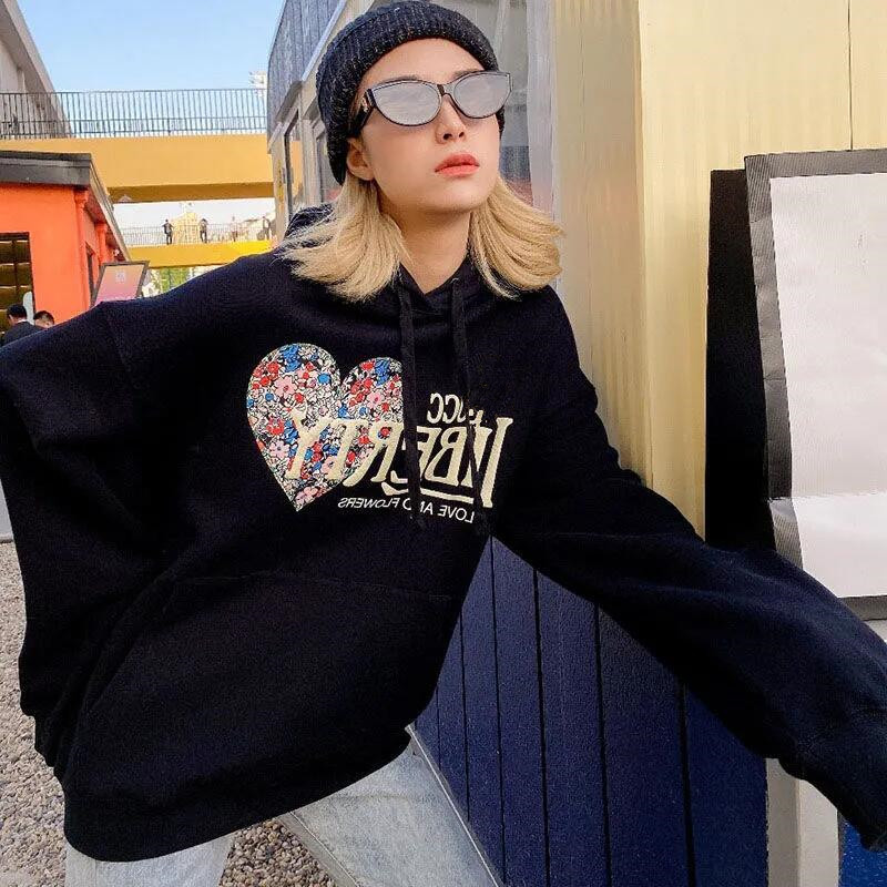 2021 European and American spring and autumn color love flower print Hooded Sweater, Black
2021 European and American spring and autumn color love flower print Hooded Sweater, Black