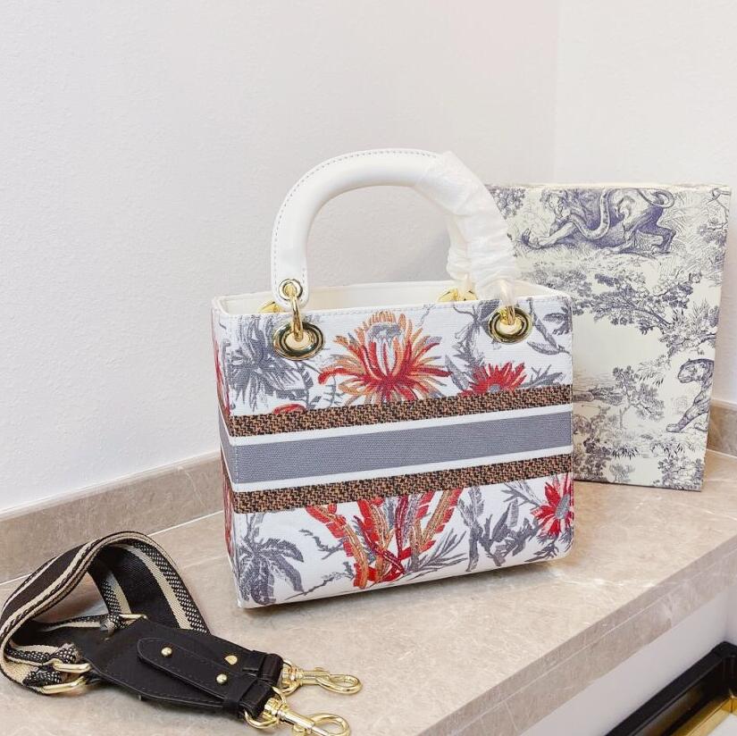 2021 Classic Luxury Totes Purses Lady Check Princess Handbags Shoulder Bags Designers Crossbody Latest Multicolor Shopping Bag Small Size D21071201, This price option is not for sale.
2021 Classic Luxury Totes Purses Lady Check Princess Handbags Shoulder Bags Designers Crossbody Latest Multicolor Shopping Bag Small Size D21071201, This price option is not for sale.
