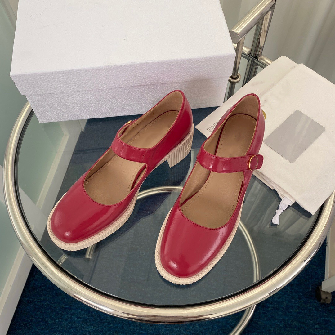 Luxury Lolita casual shoes real leather brand paint high quality and come with box size 35-40, Black
Luxury Lolita casual shoes real leather brand paint high quality and come with box size 35-40, Black