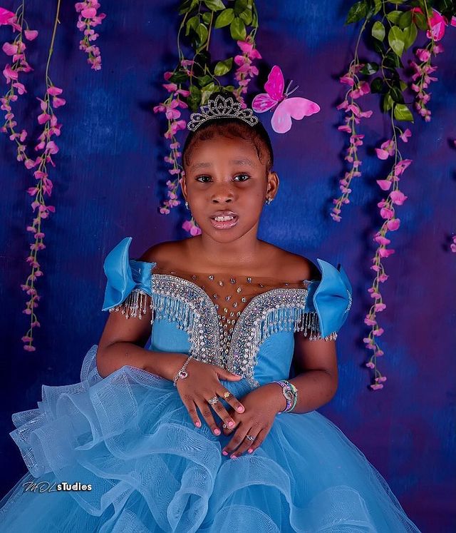 Crystals Beaded Flower Girl Dresses Ball Gown Tulle Little Girl Wedding Dresses Cheap Communion Pageant Dresses Gowns ZJ756