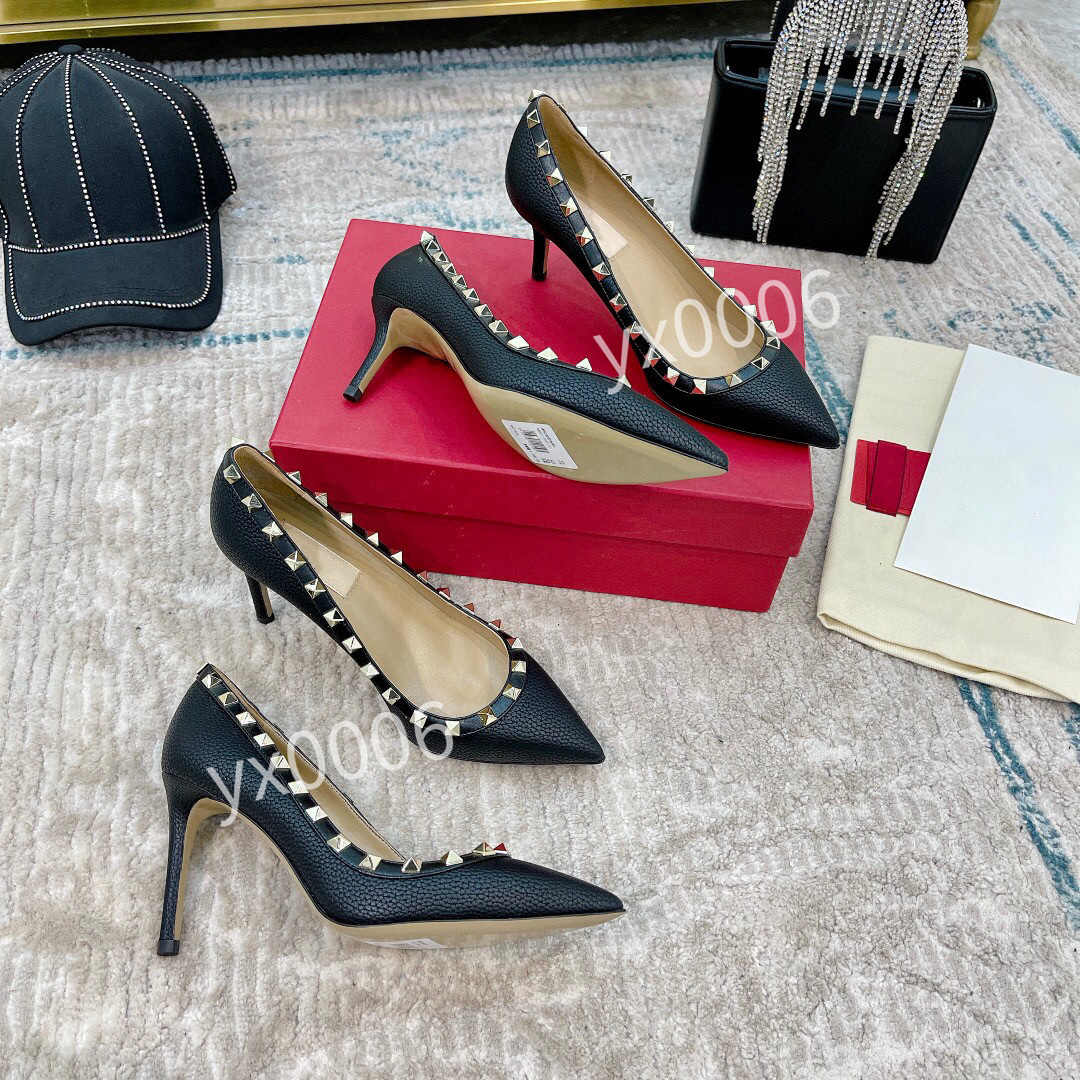 Red Bottoms Shoes Low 35-42 Cut Fashion Platform Sneakers Studded Spikes Loafers Graffiti Suede Leather Flats Mens Trainers yh211209, Choose the color
Red Bottoms Shoes Low 35-42 Cut Fashion Platform Sneakers Studded Spikes Loafers Graffiti Suede Leather Flats Mens Trainers yh211209, Choose the color
