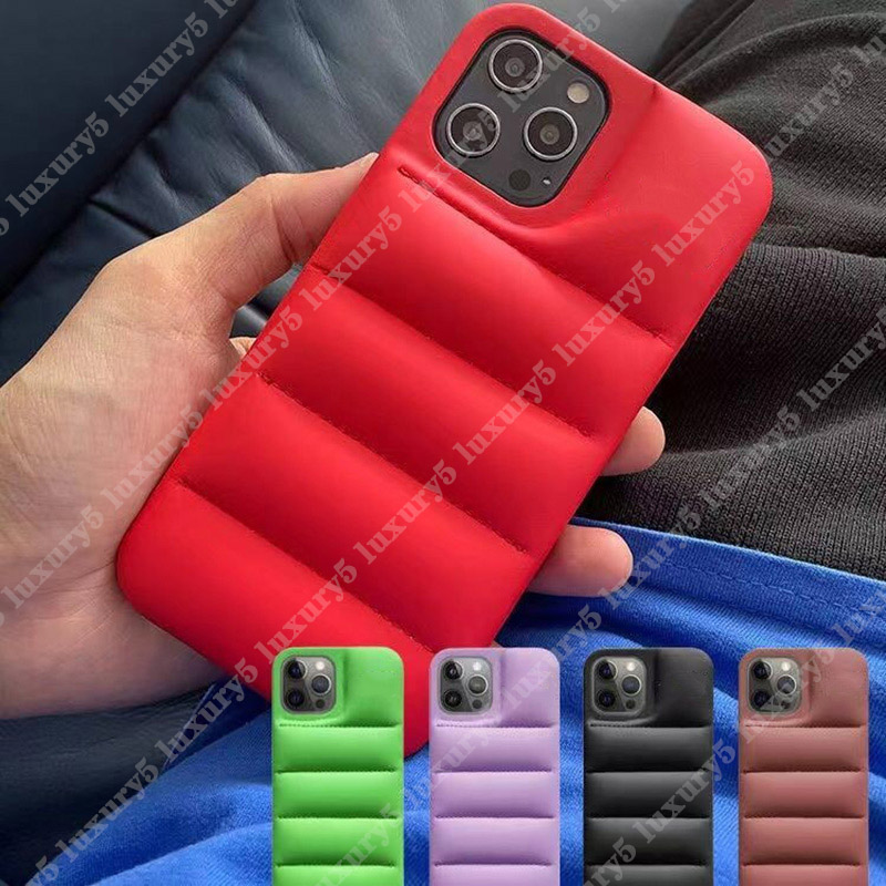 Luxurys designer Leather Fashion Phone Cases The Puffer Soft Silicone Cover Down Jacket for Iphone 13 Pro Max 12 11 X XS XR 7 8 Plus case La
Luxurys designer Leather Fashion Phone Cases The Puffer Soft Silicone Cover Down Jacket for Iphone 13 Pro Max 12 11 X XS XR 7 8 Plus case La
