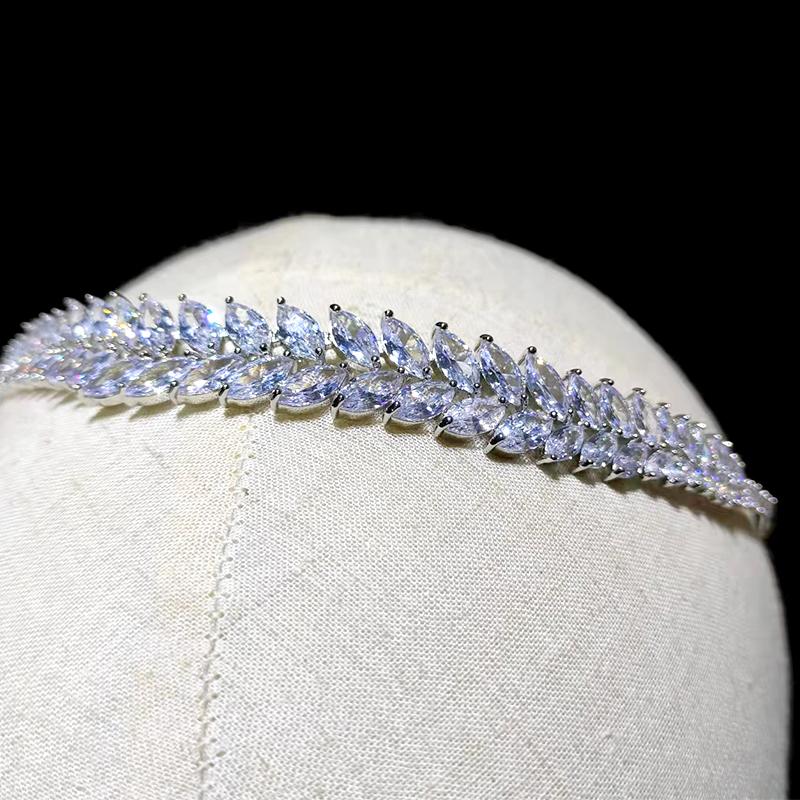Hair Clips & Barrettes Wedding Crown Full Zircon Headdress Princess Elegant Ladies Beauty Pageant Party Bridal Accessories 011, Golden;silver
Hair Clips & Barrettes Wedding Crown Full Zircon Headdress Princess Elegant Ladies Beauty Pageant Party Bridal Accessories 011, Golden;silver