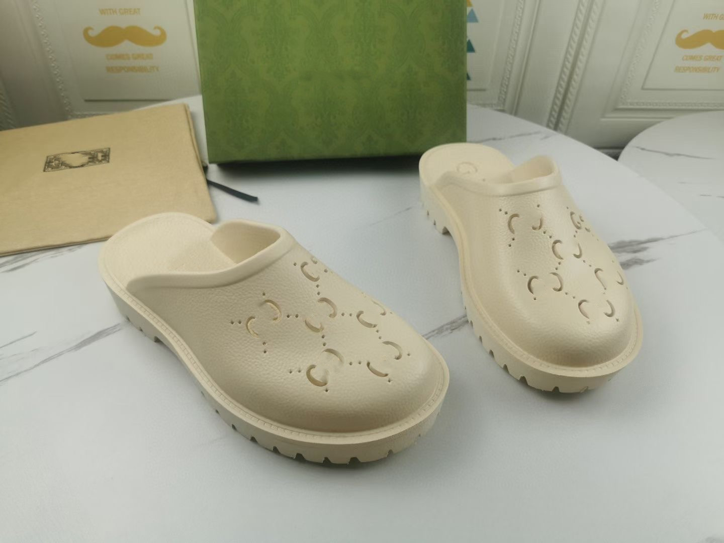 Top designers Women Candy colors Clear High Heel sandal Stilettos shoe Summer mens slippers slides Ladies Hollow G Platform Sandals, Box
Top designers Women Candy colors Clear High Heel sandal Stilettos shoe Summer mens slippers slides Ladies Hollow G Platform Sandals, Box
