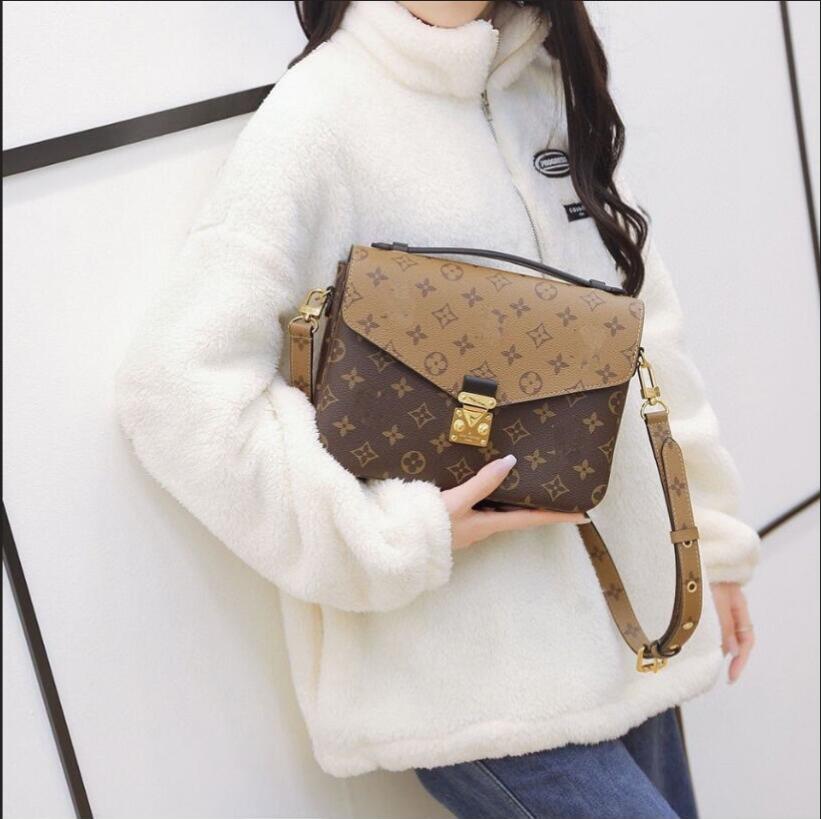 Top Quality LVLOUISVITTON BagVUTTON Crossbody Women Shoulder Handbag Ladies Messenger Bag Paris Printing Print Emprein, Red;black
Top Quality LVLOUISVITTON BagVUTTON Crossbody Women Shoulder Handbag Ladies Messenger Bag Paris Printing Print Emprein, Red;black