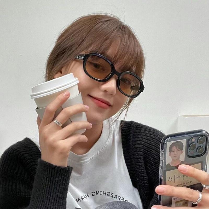 Sunglasses Korean Version Net Red Comfortable Simple Tan Women Fashion Anti Ultraviolet Blue Flat Glasses
Sunglasses Korean Version Net Red Comfortable Simple Tan Women Fashion Anti Ultraviolet Blue Flat Glasses
