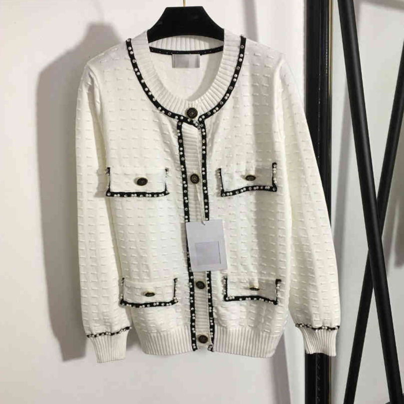 Designer clothes women wool knit sweater shirt pearl nail drill V-neck sweaters letter logo design jacket womens long sleeve casual hoodies XPFV, White;black
Designer clothes women wool knit sweater shirt pearl nail drill V-neck sweaters letter logo design jacket womens long sleeve casual hoodies XPFV, White;black