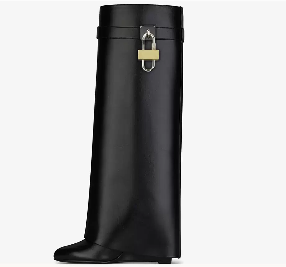 Luxury shark lock boots Knee in leather dupe silver and gold finish asymmetrical metal high low Botas Padlock Boot Women Suede clad wedge almond shaped toe heel
Luxury shark lock boots Knee in leather dupe silver and gold finish asymmetrical metal high low Botas Padlock Boot Women Suede clad wedge almond shaped toe heel