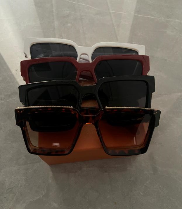 2021 Designers Sunglasses Luxury Sun Stylish Fashion High Quality Polarized for Mens Womens Glass UV400 glasses .AA1
2021 Designers Sunglasses Luxury Sun Stylish Fashion High Quality Polarized for Mens Womens Glass UV400 glasses .AA1