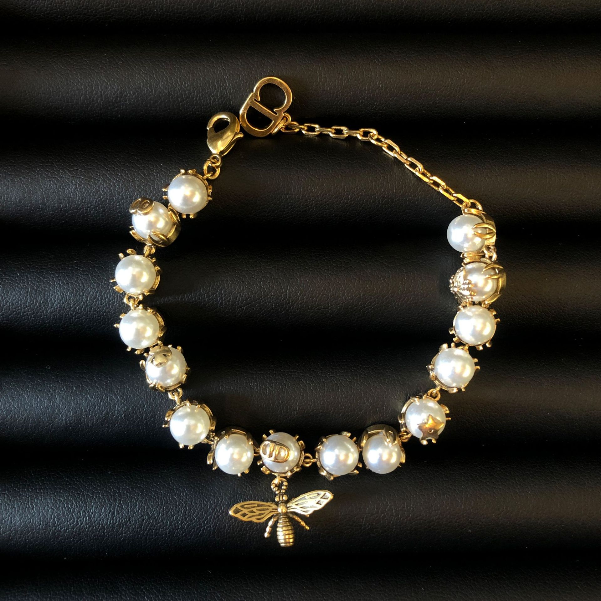 Bee pearl necklace high version bracelet earring for female Internet Celebrities ship with fast waySF, White
Bee pearl necklace high version bracelet earring for female Internet Celebrities ship with fast waySF, White
