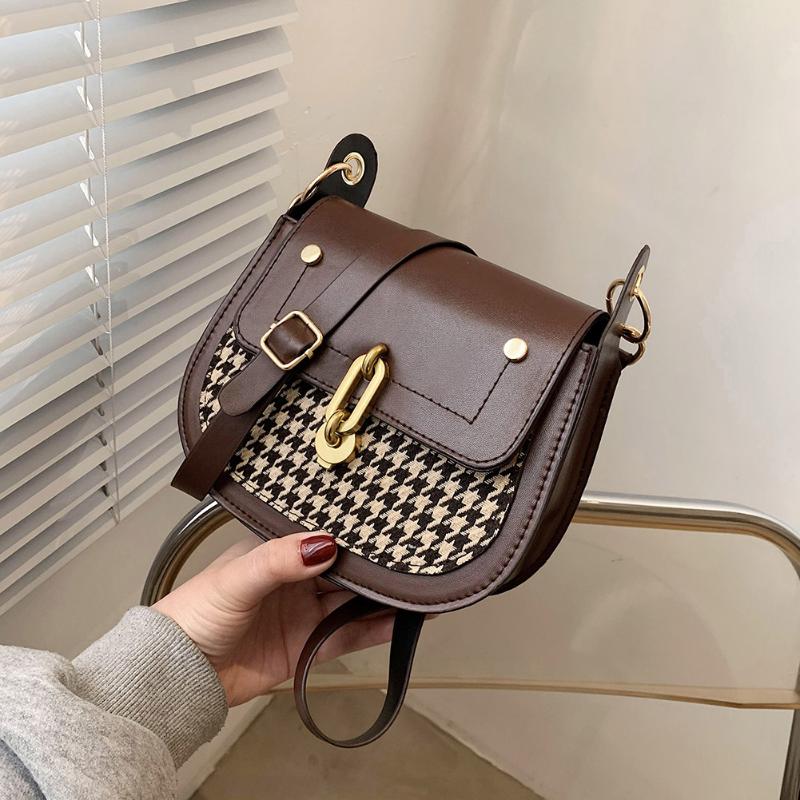 Women PU Saddle Shoulder Bags Fashion Clasp Solid Houndstooth Female Crossbody Bag Ladies Daily Street Bag femmes sacs de selle, Black
Women PU Saddle Shoulder Bags Fashion Clasp Solid Houndstooth Female Crossbody Bag Ladies Daily Street Bag femmes sacs de selle, Black