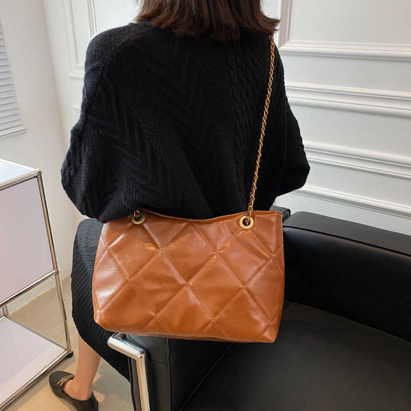 Niche design armpit women's 2021 new fashion oil wax leather single shoulder advanced hand bag, White
Niche design armpit women's 2021 new fashion oil wax leather single shoulder advanced hand bag, White