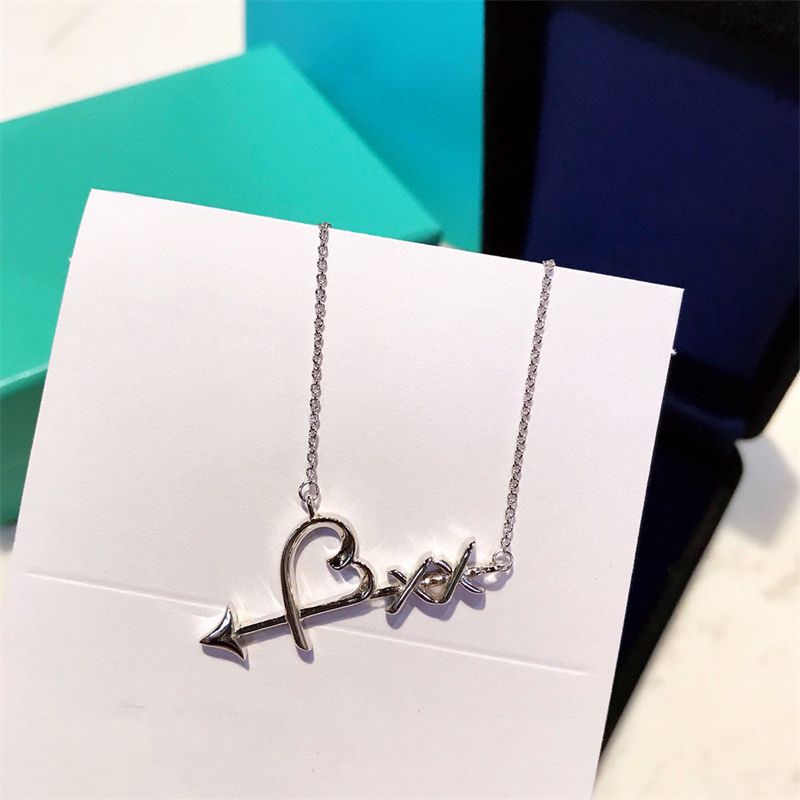 Luxurys Necklaces Womens Designers Jewelry Women Designer Luxury Necklace Mens Jewellery Nice Silver High Quality
Luxurys Necklaces Womens Designers Jewelry Women Designer Luxury Necklace Mens Jewellery Nice Silver High Quality