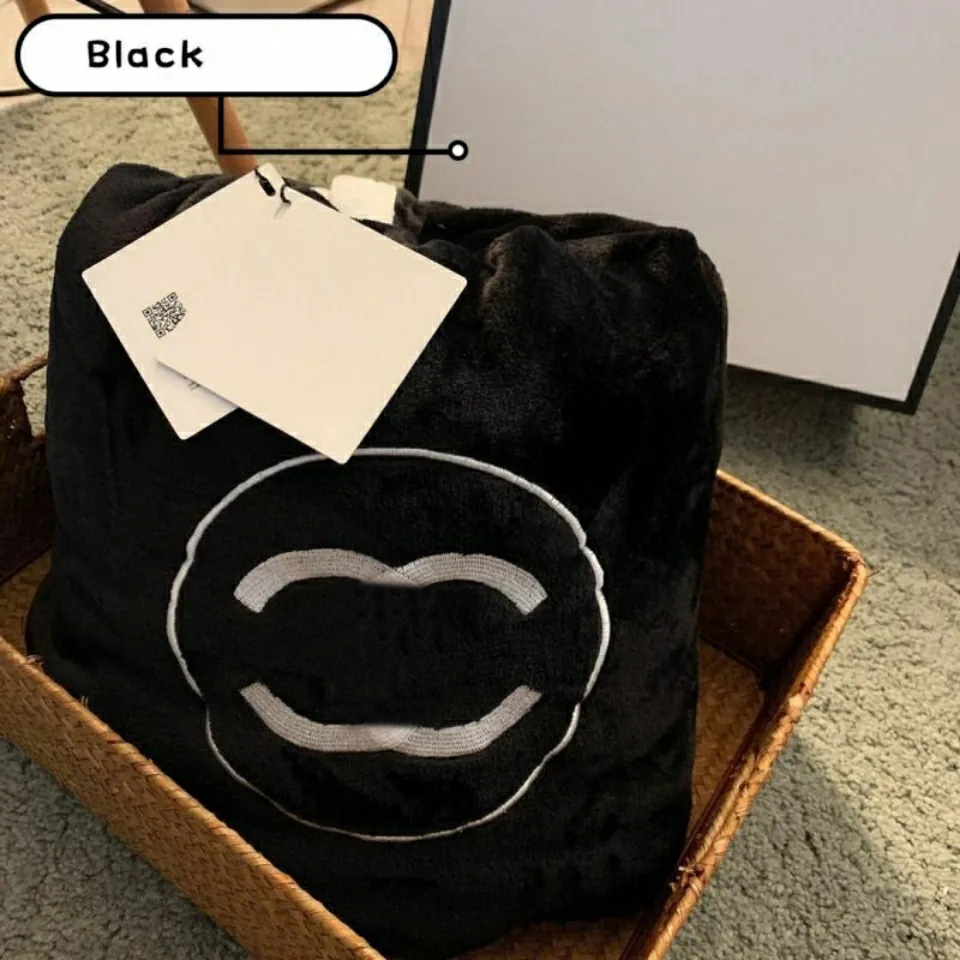 Fashion Simplicity Blanket Classic Luxurys Designers Blankets Superior Quality Casual Blanket Leisure Time Delicate Blankets Gift Box 2021
Fashion Simplicity Blanket Classic Luxurys Designers Blankets Superior Quality Casual Blanket Leisure Time Delicate Blankets Gift Box 2021
