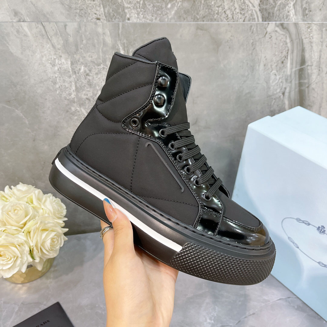 Luxury Designer Women Macro Re-Nylon Sneakers Casual Shoes Thick Bottom Recycled Nylon and Shiny Leather Sneaker Low-top High-top Shoe Size35-46
Luxury Designer Women Macro Re-Nylon Sneakers Casual Shoes Thick Bottom Recycled Nylon and Shiny Leather Sneaker Low-top High-top Shoe Size35-46