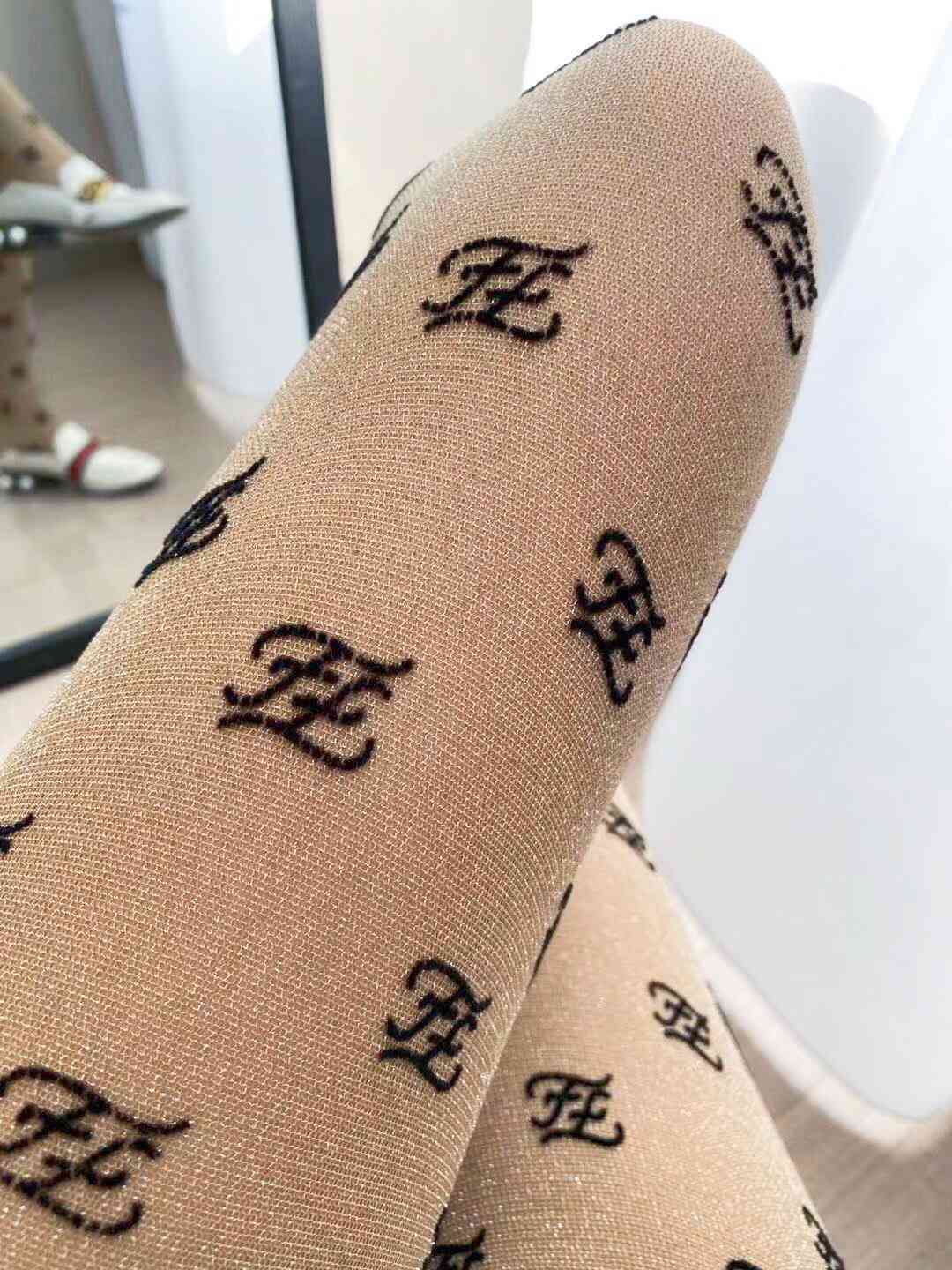 Great versatile FF wave early autumn design, small sexy white letter net red wind flocking high-quality silk stockings, Pink;yellow
Great versatile FF wave early autumn design, small sexy white letter net red wind flocking high-quality silk stockings, Pink;yellow