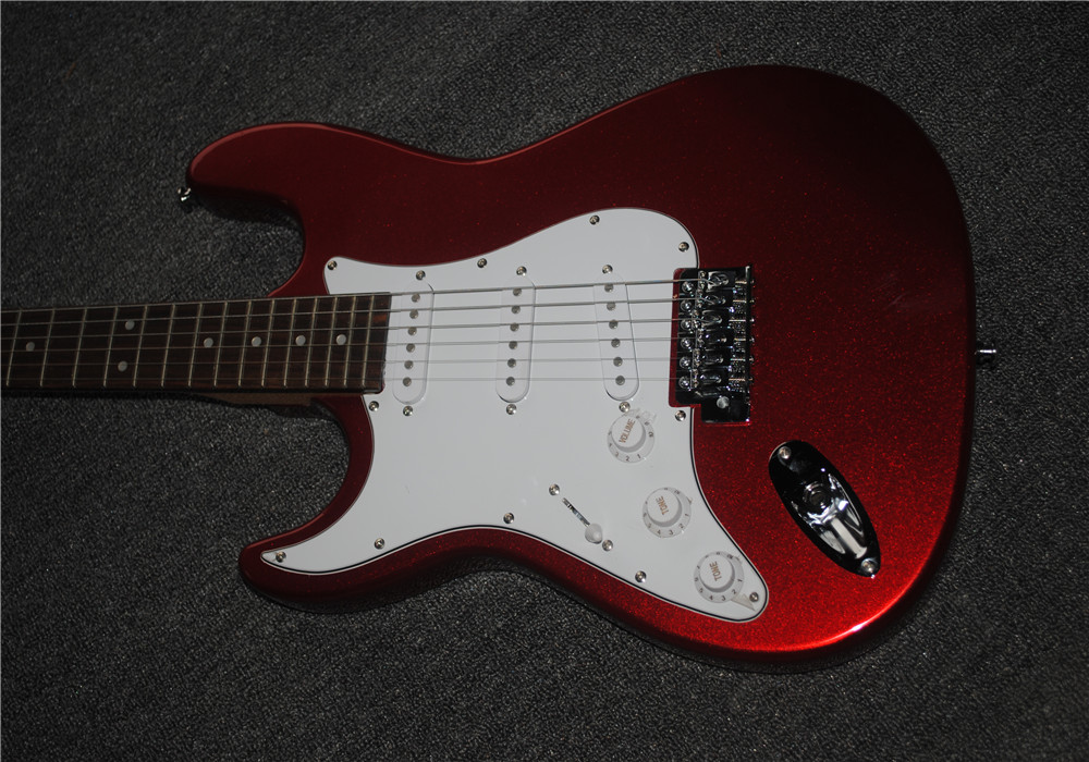 2020 High quality electric guitar,Basswood body and maple neck,With Red paint,Custom Left hand electric guitar
2020 High quality electric guitar,Basswood body and maple neck,With Red paint,Custom Left hand electric guitar