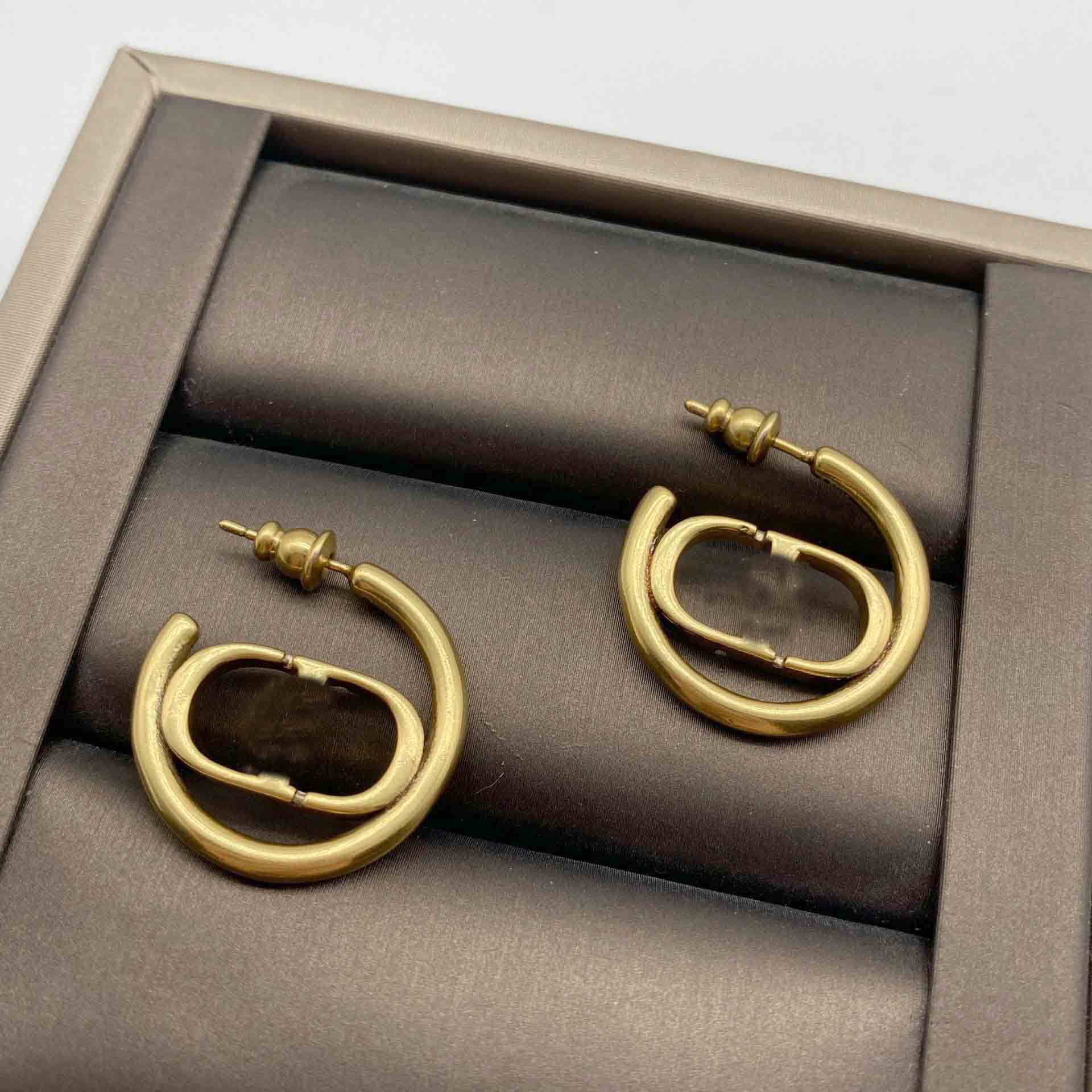 Top quality drop earring with letters for women wedding jewelry gift in 18k gold plated with box PS4252
Top quality drop earring with letters for women wedding jewelry gift in 18k gold plated with box PS4252