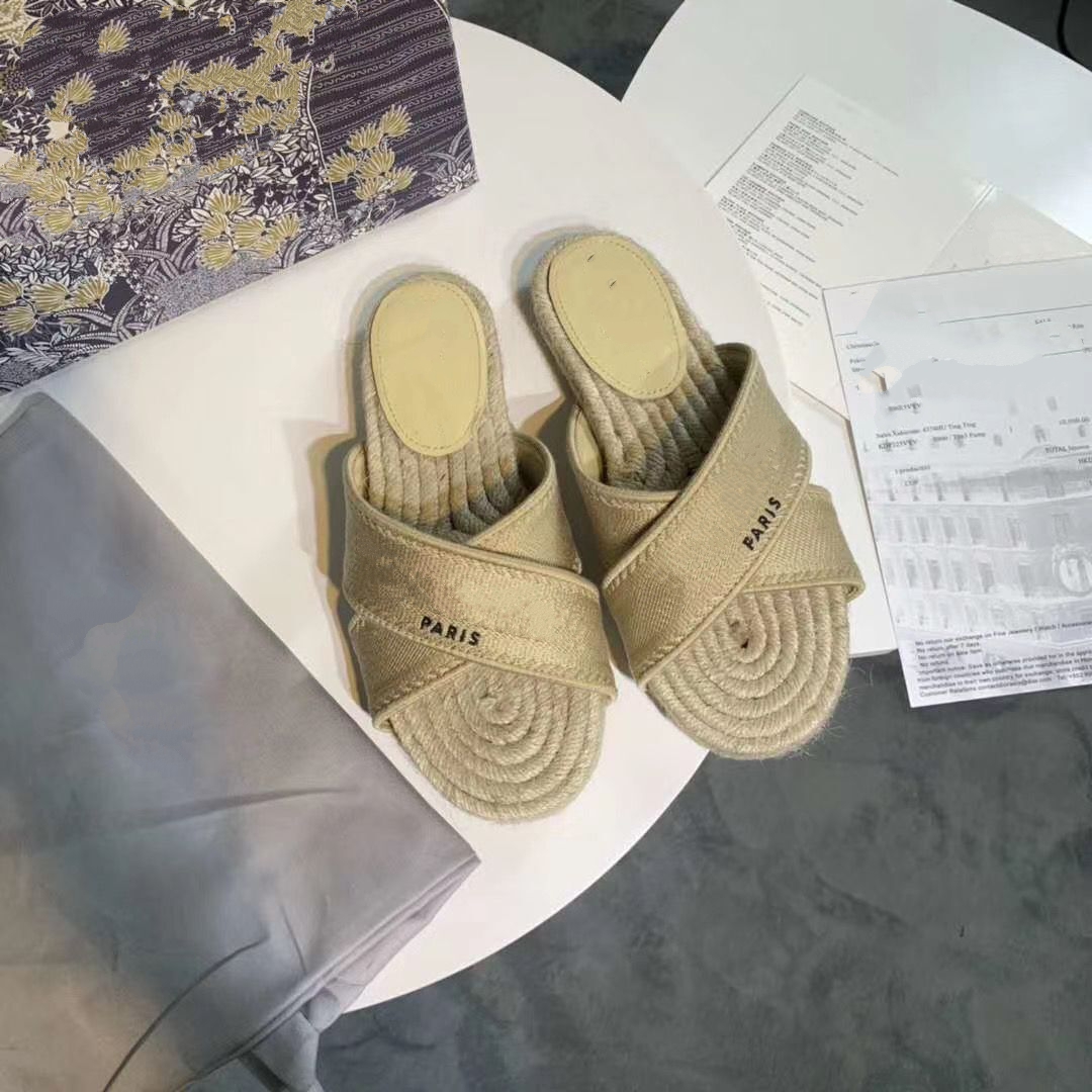 Designer men's and women'ssandals summer wide heel casual beach slippers kmj001
Designer men's and women'ssandals summer wide heel casual beach slippers kmj001