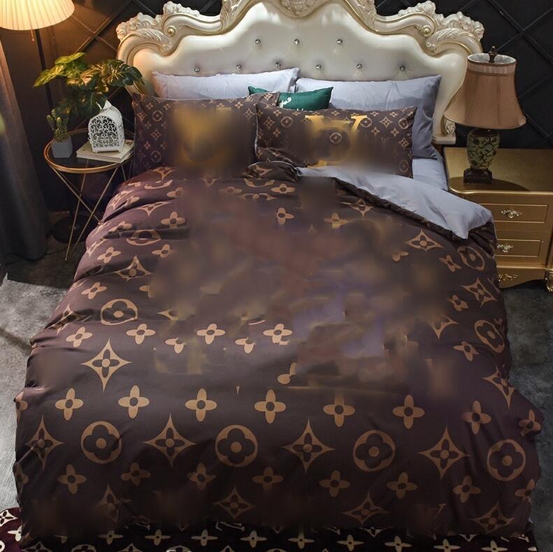 2021 luxury size Bedding Sets brown letter fashion Bed comforter set cover high quality cotton bedding sheet duvet cover
2021 luxury size Bedding Sets brown letter fashion Bed comforter set cover high quality cotton bedding sheet duvet cover