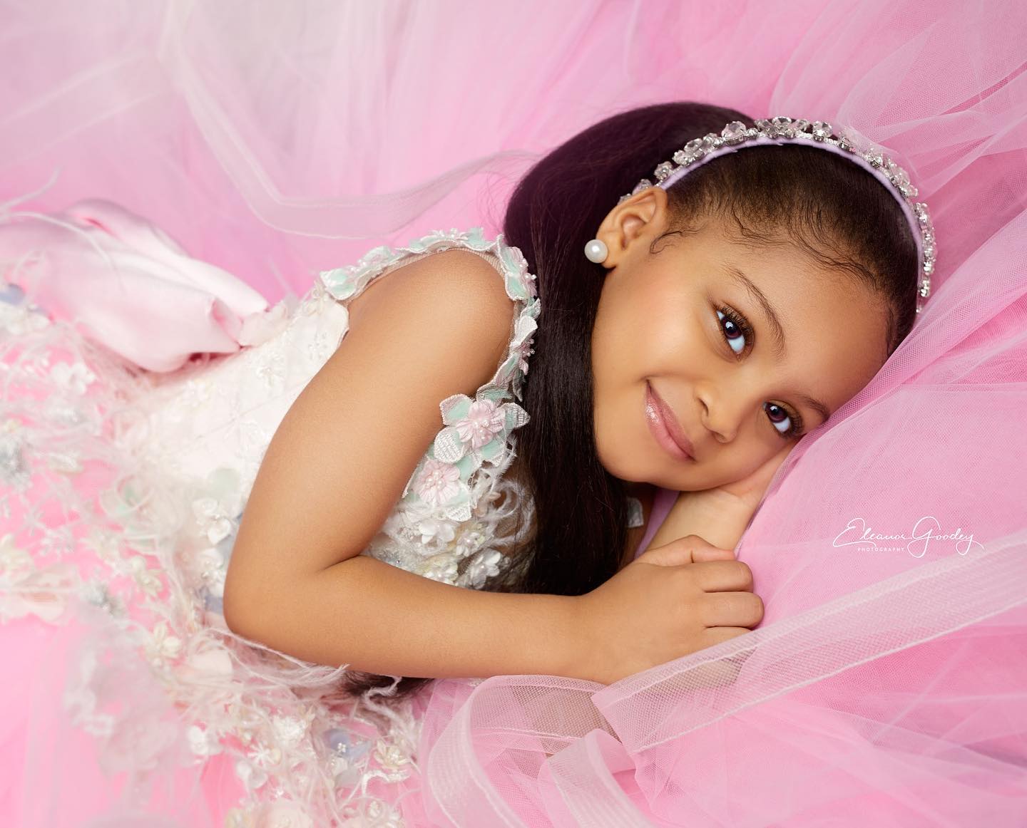 Pink Lace Beaded 2021 Flower Girl Dresses Sheer Neck Little Girl Wedding Dresses Cheap Communion Pageant Dresses Gowns ZJ705