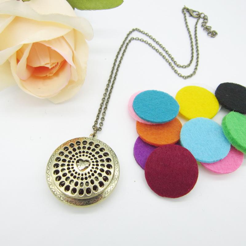 Pendant Necklaces Heart Centered Sunflower Pattern Hollowed Fashion Essential Oil Locket Penant Necklace Accessory 
Pendant Necklaces Heart Centered Sunflower Pattern Hollowed Fashion Essential Oil Locket Penant Necklace Accessory