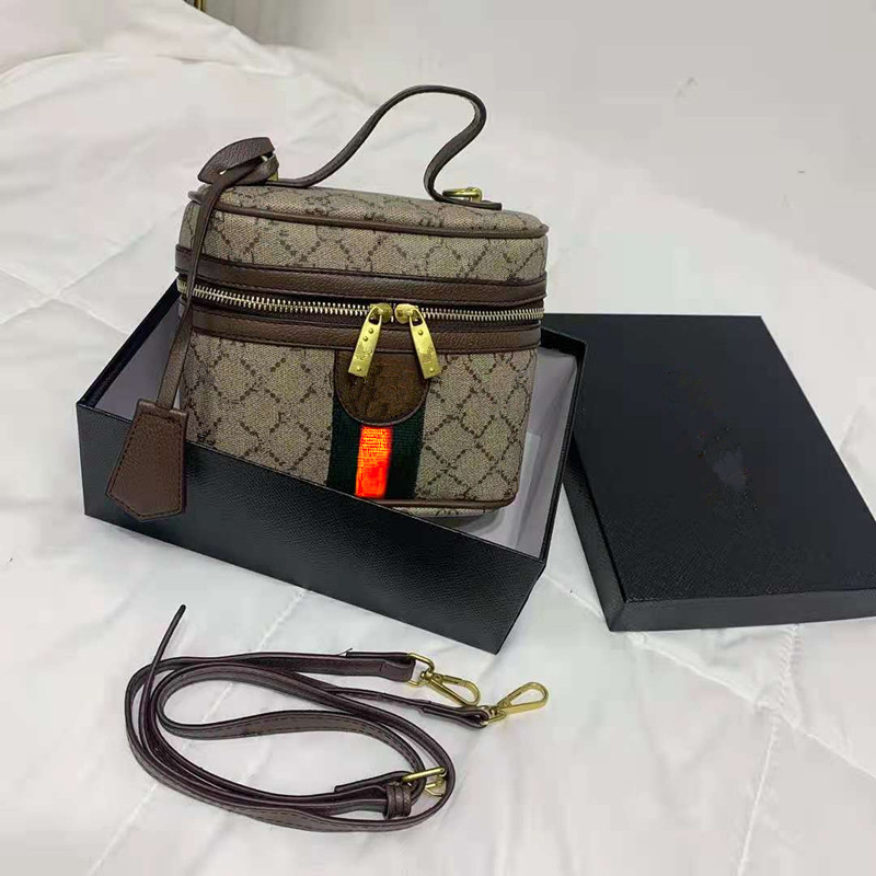 Designer Makeup shoulder Bags Toiletry Pouch Cosmetic Women Purse Fashion Cases Make Up Bag Lady Travel-Bags Clutch Handbags Purses With Long Strap
Designer Makeup shoulder Bags Toiletry Pouch Cosmetic Women Purse Fashion Cases Make Up Bag Lady Travel-Bags Clutch Handbags Purses With Long Strap