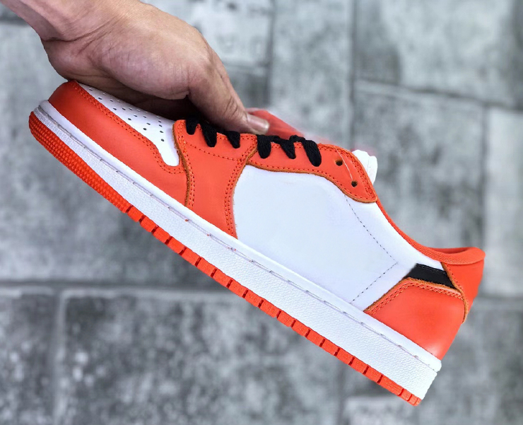 With Box 1 Low OG Shattered Backboard Men Basketball Shoes mens womens 1s Orange White-Black outdoor Sneakers CZ0790-801
With Box 1 Low OG Shattered Backboard Men Basketball Shoes mens womens 1s Orange White-Black outdoor Sneakers CZ0790-801
