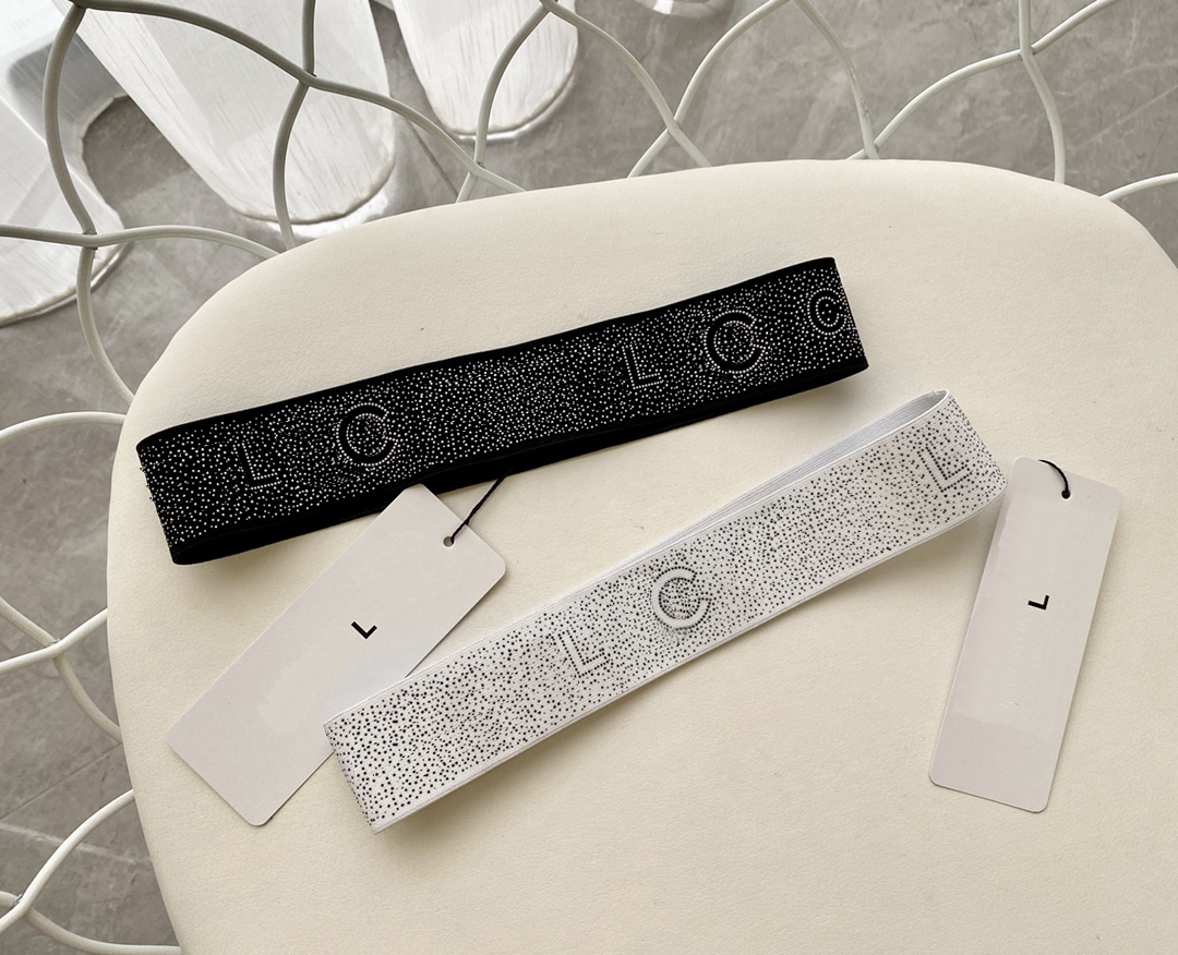 2Colors Luxury Designer 3D Logo Headbands Black White Brand Letter Print Elastic Headband for Women and Men Fashion Hair Bands for Women Girl Retro Turban Headwraps
2Colors Luxury Designer 3D Logo Headbands Black White Brand Letter Print Elastic Headband for Women and Men Fashion Hair Bands for Women Girl Retro Turban Headwraps