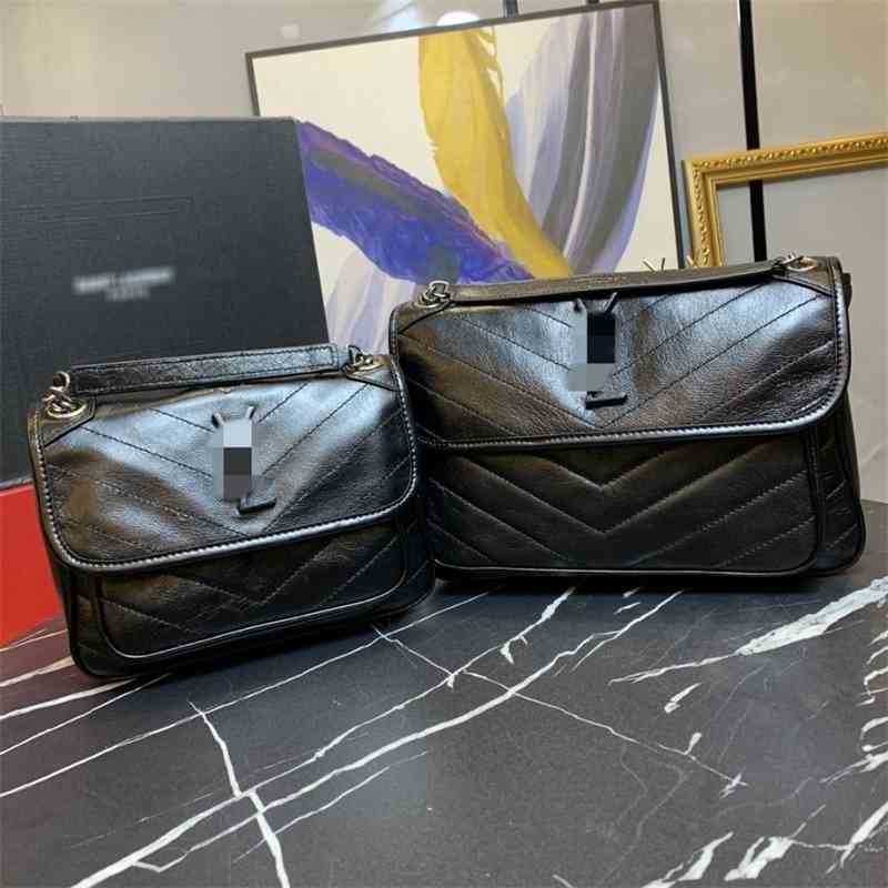 Vagrant bag oil wax cowhide hand scratch pattern Niki women's Single Shoulder Hand messenger fashion generous leisure
Vagrant bag oil wax cowhide hand scratch pattern Niki women's Single Shoulder Hand messenger fashion generous leisure