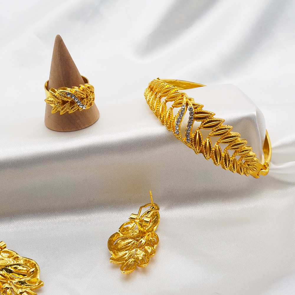 24K Gold jewelry sets for women African bridal wedding gifts party Bracelet round Necklace earrings ring sets jewelleryg 
24K Gold jewelry sets for women African bridal wedding gifts party Bracelet round Necklace earrings ring sets jewelleryg