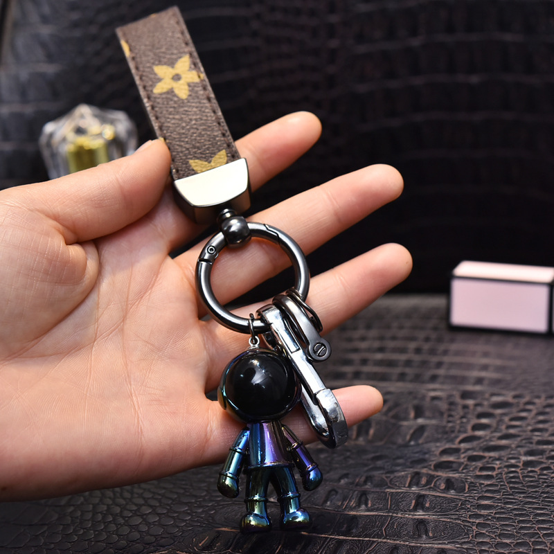 Leather Key Chain Creative Astronaut Charm Robot Men and Women Car Keyfob Ring Personality Astronaut Pendant
