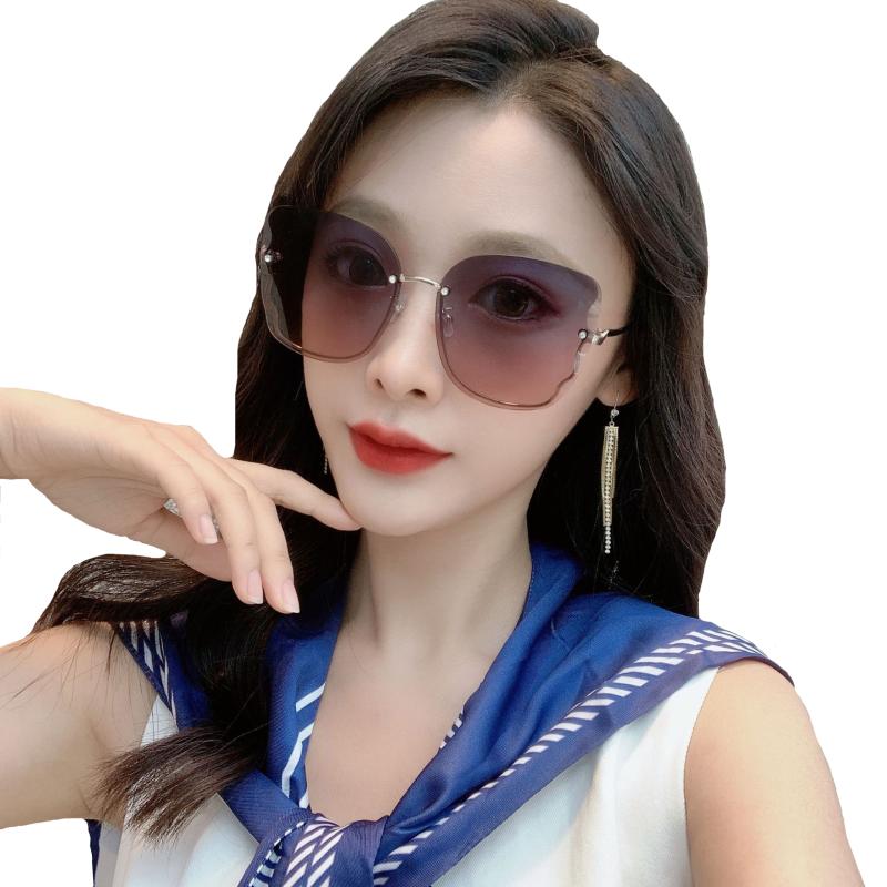 Sunglasses Fashion Style Ladies Rimless Women Trendy Butterfly Shape Sun Shades Glasses
Sunglasses Fashion Style Ladies Rimless Women Trendy Butterfly Shape Sun Shades Glasses