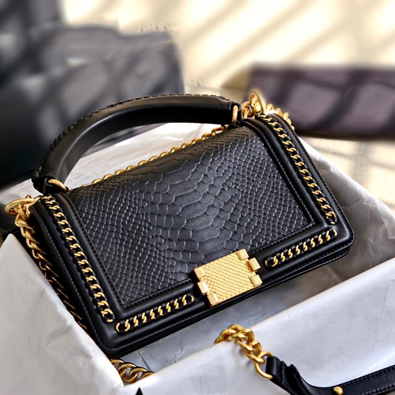 New fashion shoulder bag portable messenger lady purse button diamond pattern Christmas Halloween Mother's Day floral letter leather backpack beach Boston ladies, Box
New fashion shoulder bag portable messenger lady purse button diamond pattern Christmas Halloween Mother's Day floral letter leather backpack beach Boston ladies, Box