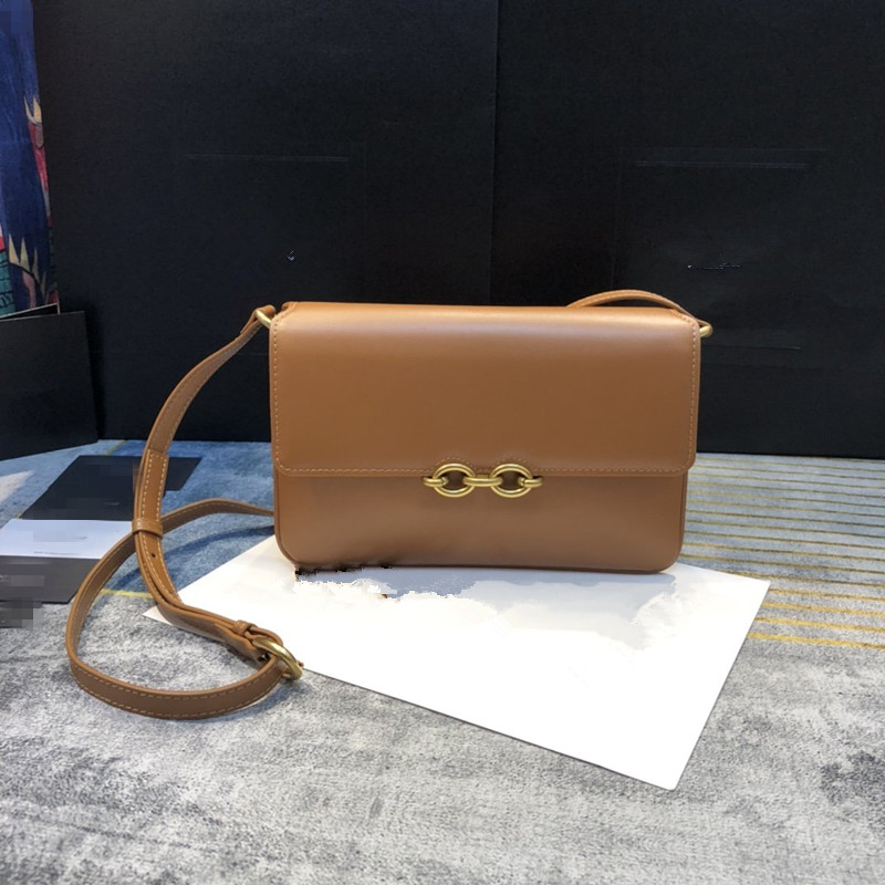 Designer Shoulder Bags LE MAILLON SATCHEL IN SMOOTH LEATHER Crossbody Bag Front Flap Decorated with Magnetic Curb-link Chain Adjustable strap Brown Handbag, Don't pay it
Designer Shoulder Bags LE MAILLON SATCHEL IN SMOOTH LEATHER Crossbody Bag Front Flap Decorated with Magnetic Curb-link Chain Adjustable strap Brown Handbag, Don't pay it