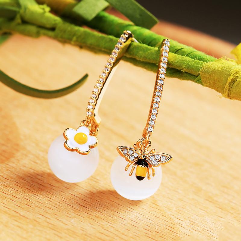 Dangle & Chandelier KISS ME Clear Opal Rhinestone Enamel Bee Drop Earrings Korean Fashion Copper For Women Minimalist Jewelry
Dangle & Chandelier KISS ME Clear Opal Rhinestone Enamel Bee Drop Earrings Korean Fashion Copper For Women Minimalist Jewelry