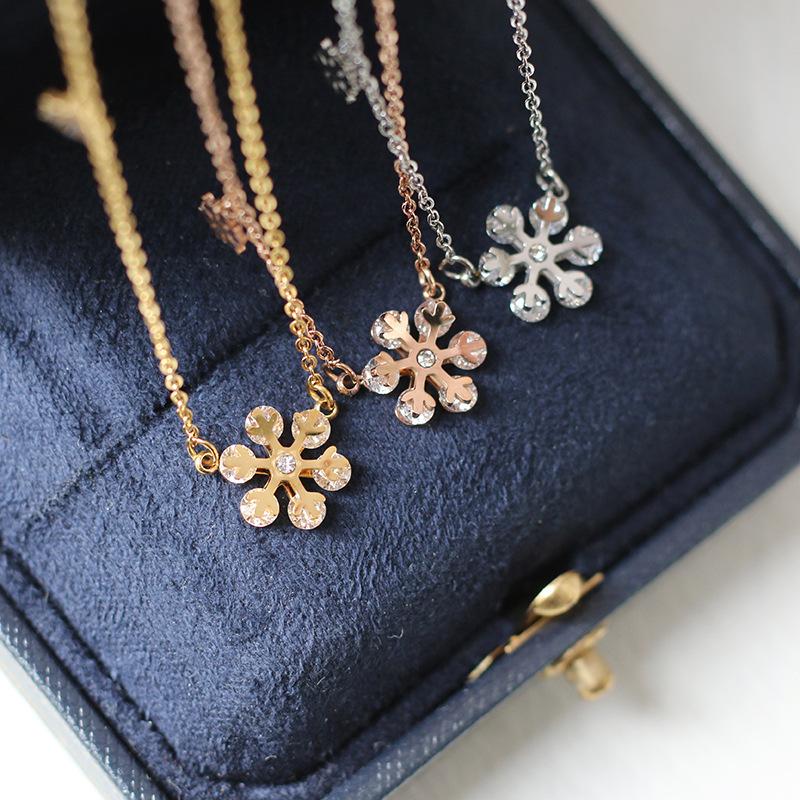 Pendant Necklaces Christmas Necklace For Women Men Shining Zircon Snowflake Stainless Steel Jewelry Gold Silver Rose Color Gift GN411
Pendant Necklaces Christmas Necklace For Women Men Shining Zircon Snowflake Stainless Steel Jewelry Gold Silver Rose Color Gift GN411