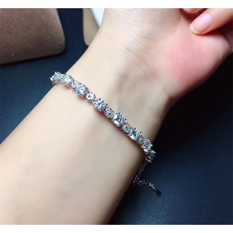 MDINA MoissaniteD VVS Women's Bracelet 925pure silver diamond bracelet latest style promotion luxury jewelry designers
MDINA MoissaniteD VVS Women's Bracelet 925pure silver diamond bracelet latest style promotion luxury jewelry designers