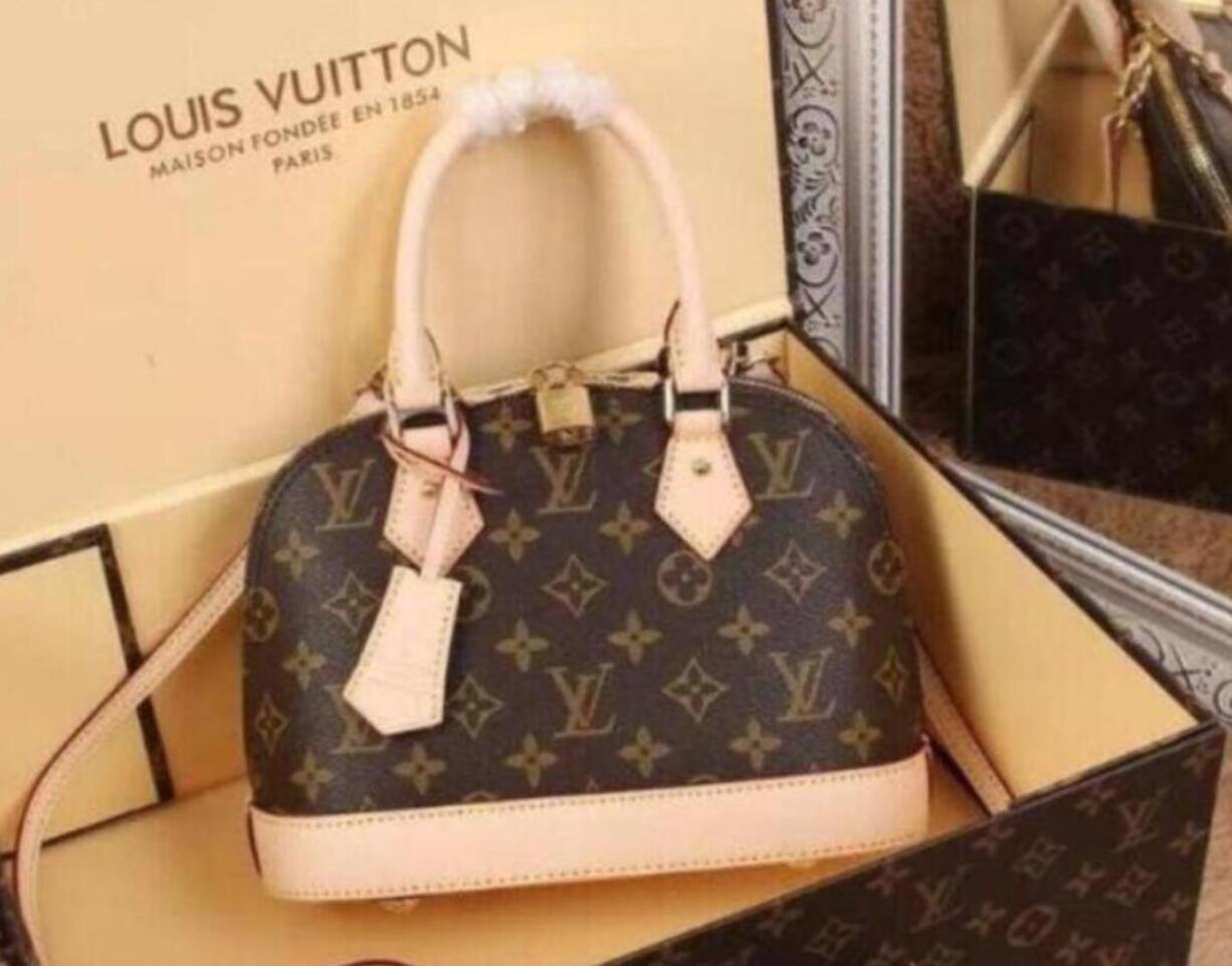 1-6 designer Handbags Women Leather ALMA BB Shoulder Bag New Evening Shell bag Luxury Messenger Bags Purse Totes GGLVLouis
Vitton YSL
VUTTON
1-6 designer Handbags Women Leather ALMA BB Shoulder Bag New Evening Shell bag Luxury Messenger Bags Purse Totes GGLVLouis
Vitton YSL
VUTTON