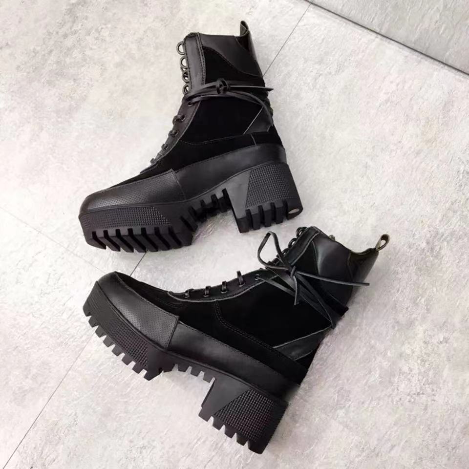 Women Boots Luxurys Designers Shoes Thick bottomed autumn winter muffin short barrel Martin Knight Factory footwear size 35-42, Separate 1 shoe box
Women Boots Luxurys Designers Shoes Thick bottomed autumn winter muffin short barrel Martin Knight Factory footwear size 35-42, Separate 1 shoe box