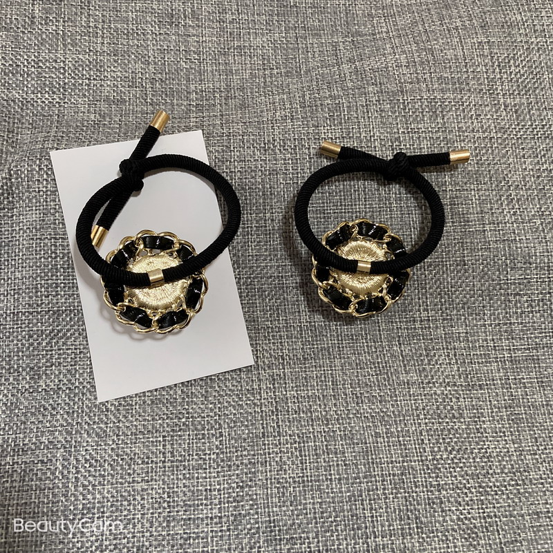 Fashion classic metal chain C pearl rubber bands hair ring head rope hairpin for ladies favorite headdress jewelry accessories vip gift
Fashion classic metal chain C pearl rubber bands hair ring head rope hairpin for ladies favorite headdress jewelry accessories vip gift
