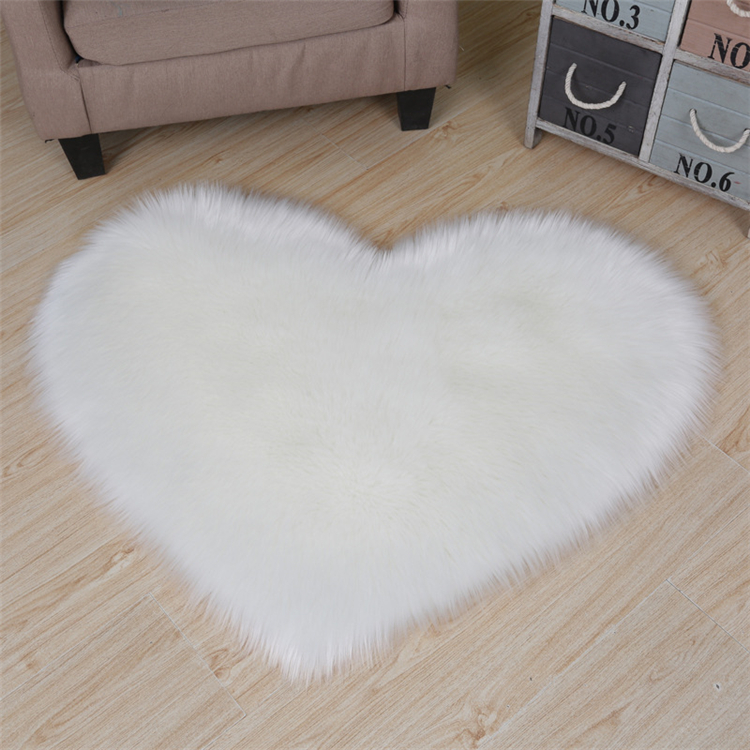 Imitation sheepskin modeling heart carpet living room bedroom plush rug cute heart-shaped footcloth wedding decoration
Imitation sheepskin modeling heart carpet living room bedroom plush rug cute heart-shaped footcloth wedding decoration