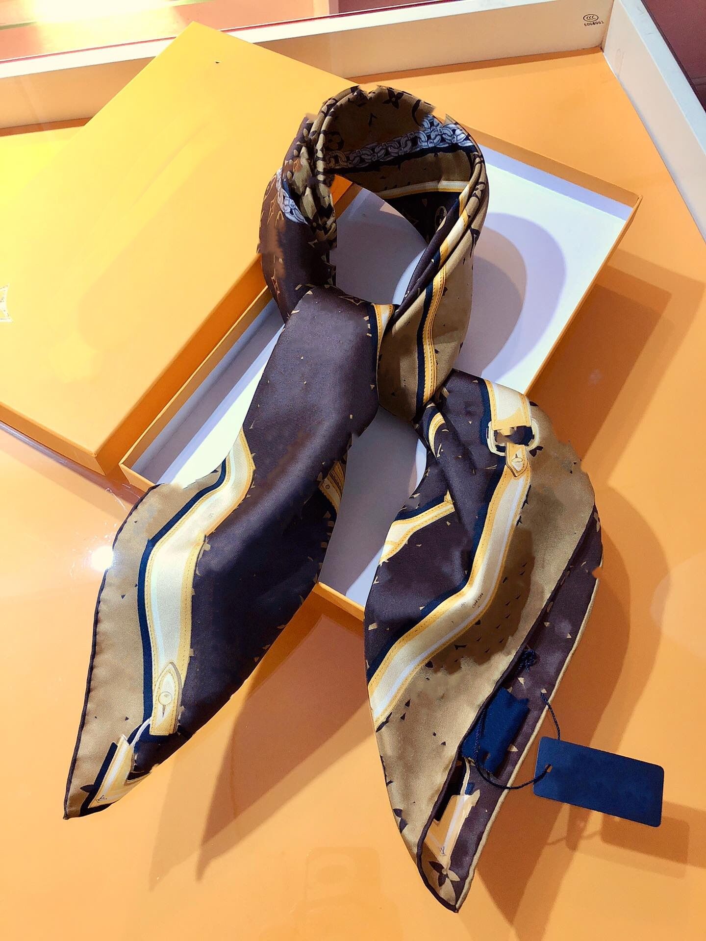 90cm*90cm silk scarves fashion ladies pashmina belt headbands chain scarfs print shawls letters scarves top quality
90cm*90cm silk scarves fashion ladies pashmina belt headbands chain scarfs print shawls letters scarves top quality
