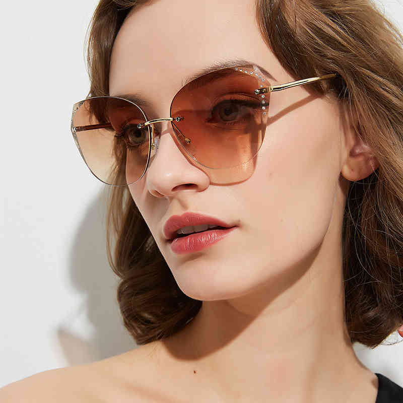 2021 No border crystal cut with diamond cat eyes European and American popular sunglasses glasses
2021 No border crystal cut with diamond cat eyes European and American popular sunglasses glasses